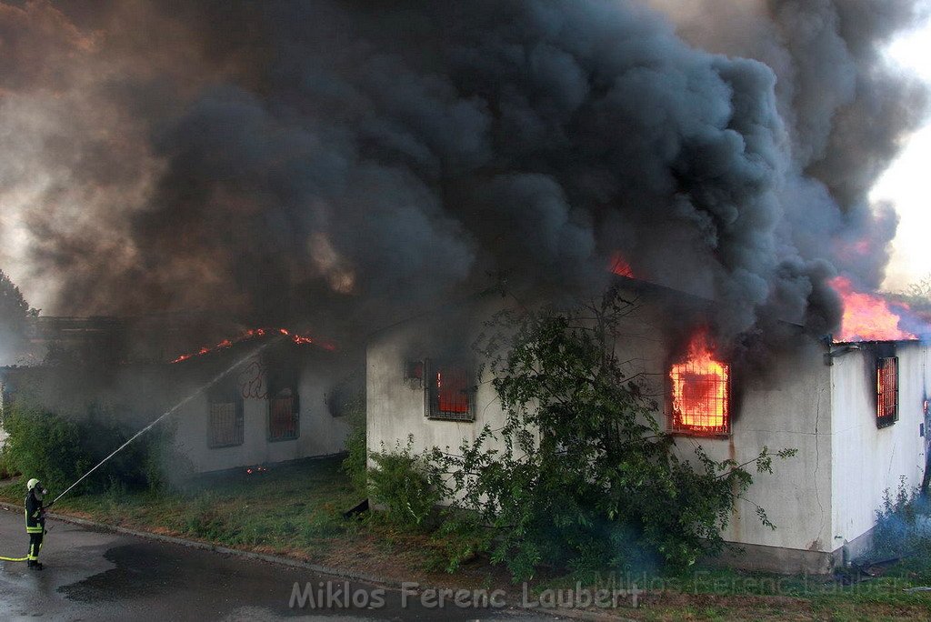 Feuer Koeln Ossendorf Butzweiler Hof neben IKEA P017.jpg